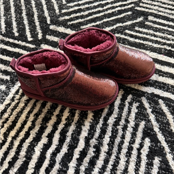 UGG Classic Ultra Mini Boot - Picture 10 of 10